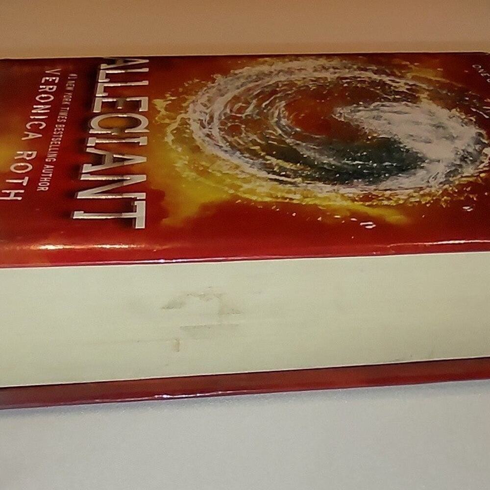 Allegiant by Veronica Roth hardback book - Picture 4 of 11